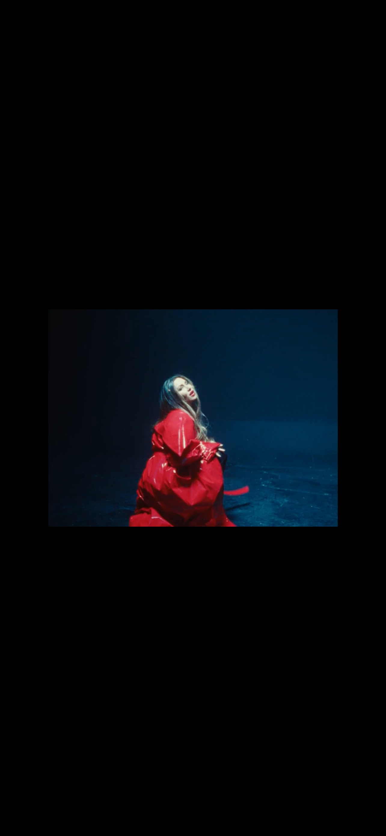 Maeva Fischer sur scène, performance live